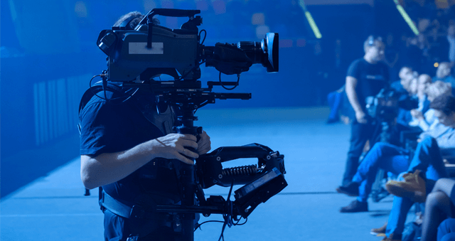 Steadicam cho phép các nhà làm phim đi bộ với máy quay